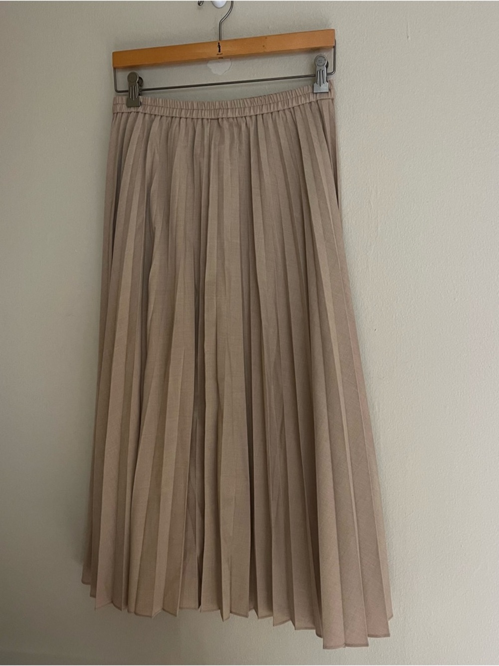 Uniqlo Chiffon Pleated Long Skirt Beige M - Picture 2 of 3